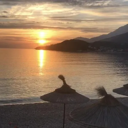 Emily's * Himare