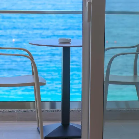 Emily's Hotel *